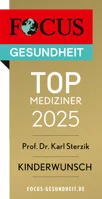 Auszeichnungssiegel des Magazins FOCUS GESUNDHEIT für Prof. Dr. Karl Sterzik von Next Fertility Ulm als einer der 'Top-Mediziner 2025' im Bereich Kinderwunsch